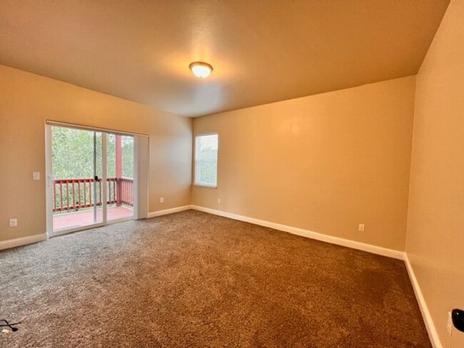 Building Photo - 2165