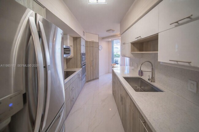 Building Photo - 16445 Collins Ave