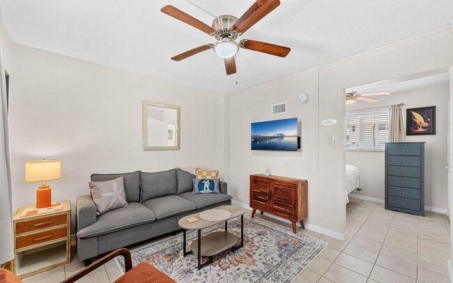 Building Photo - 211 Circle Dr