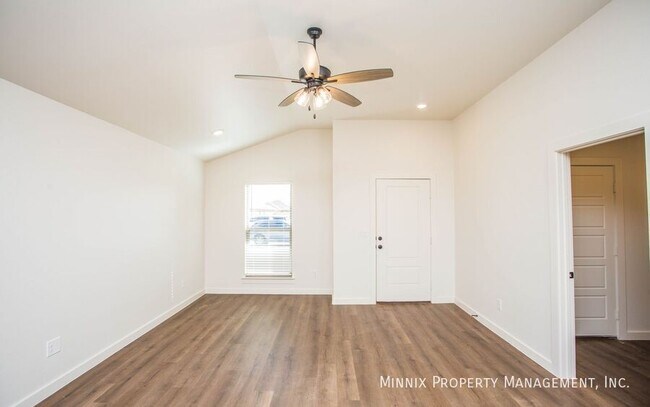 Building Photo - 2134 Langford Ave