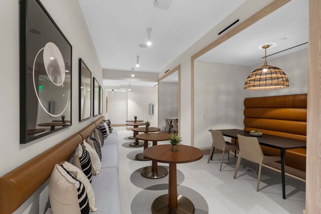 Building Photo - 225 N Miami Ave