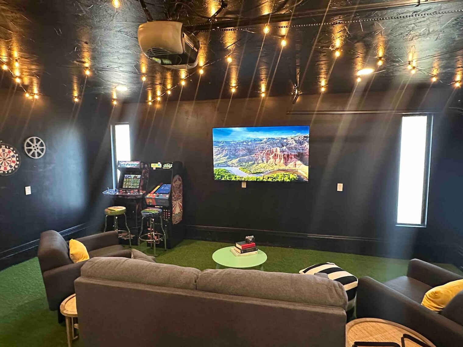 Building Photo - 11000 Springhollow Rd