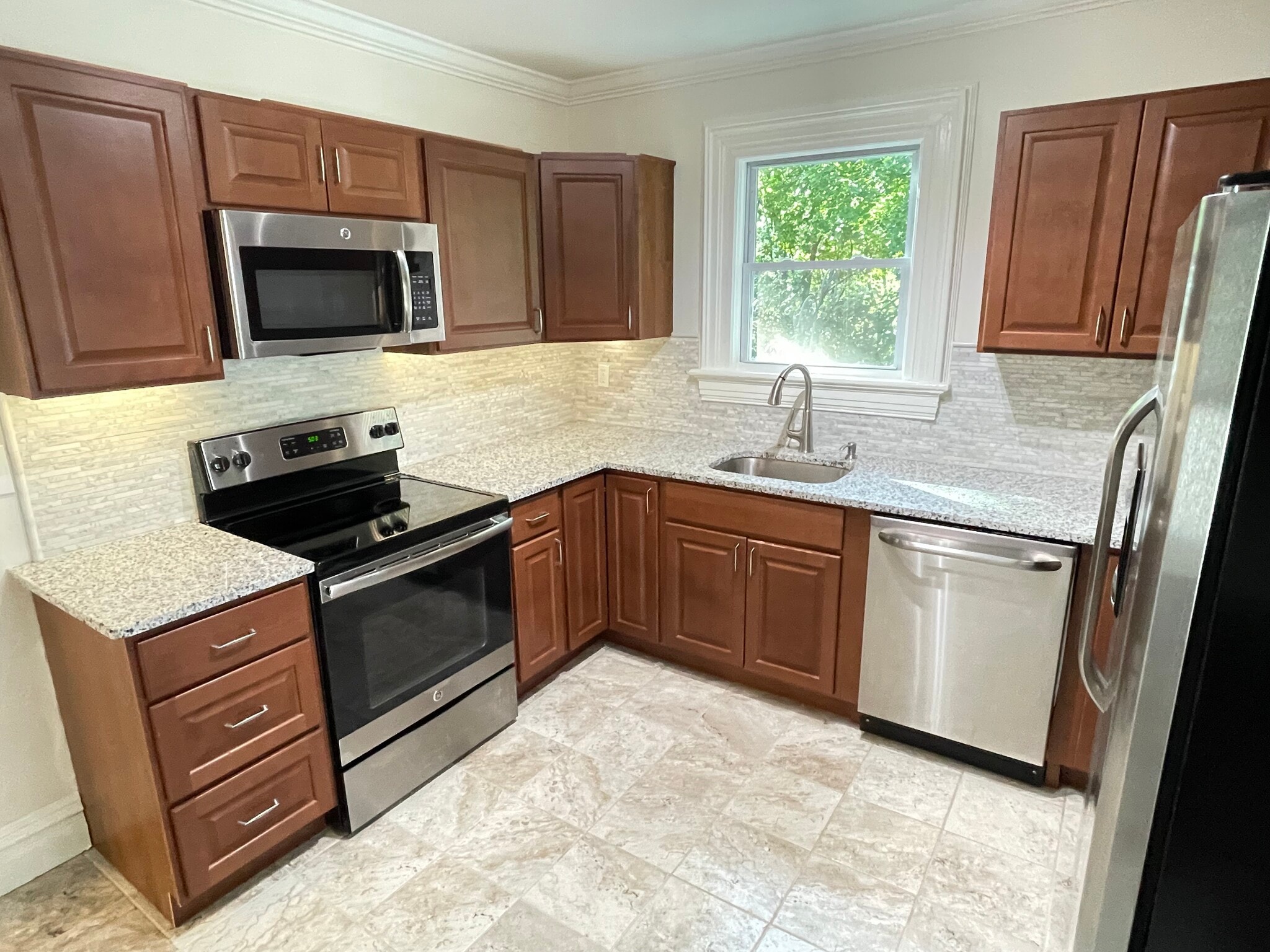Kitchen - 85 Western Ave
