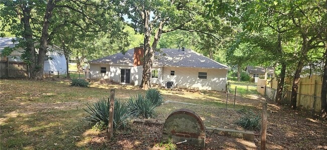 Building Photo - 2117 N Briarwood Ln