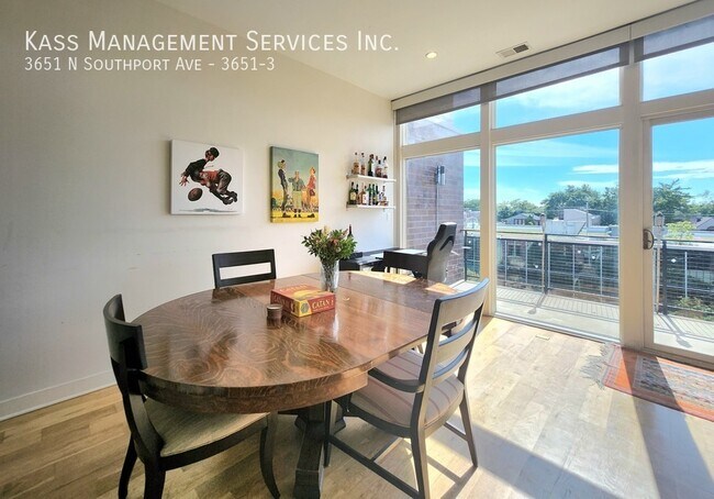 Building Photo - Newer Construction Prime Southport Corrido...