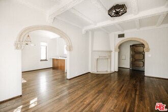 Building Photo - 1302 N Sweetzer Ave