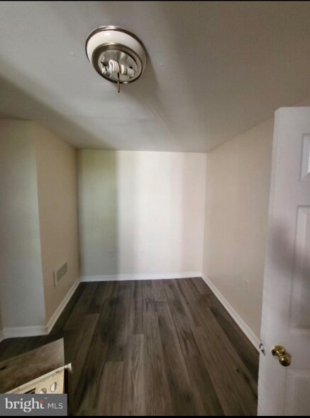 Building Photo - 5855 Windsor Ave