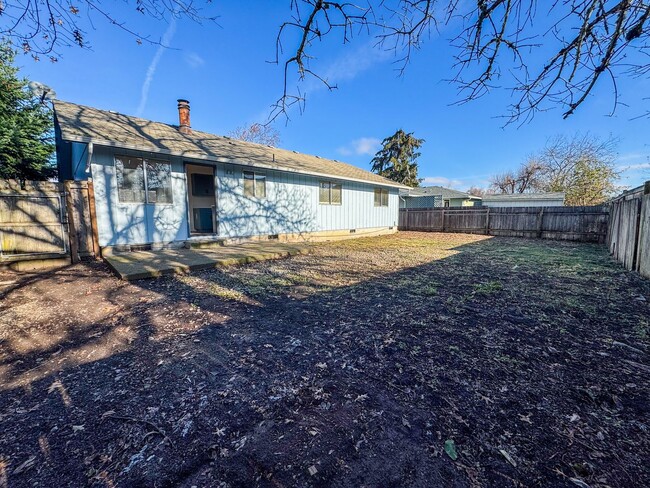 Building Photo - Beautifully Updated 3 Bedroom Home with Fi...