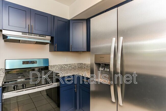 Building Photo - 135 Beethoven Ct