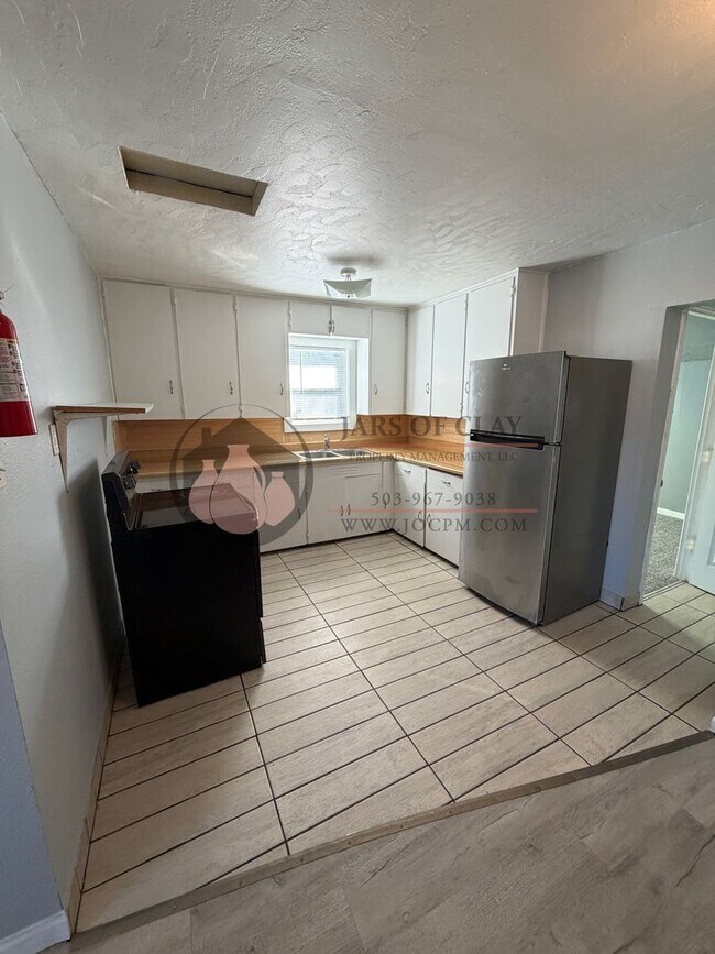 Building Photo - Single Level House- Ready to Move In