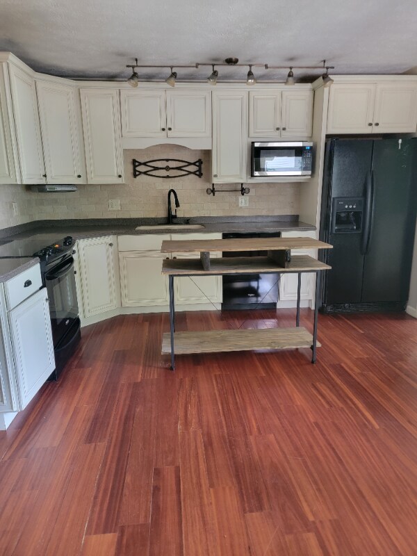 Building Photo - 712 E Fox Den Dr