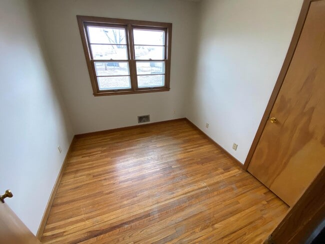 Building Photo - 912 N Kiwanis Ave