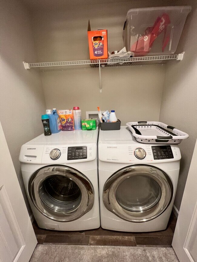 Building Photo - $1995 | 2BR/2.5BA | Lovely New Townhome in...