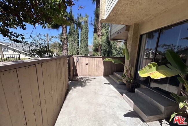 Building Photo - 10051 Topanga Canyon Blvd
