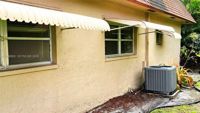 Building Photo - 1912 Palmland Dr