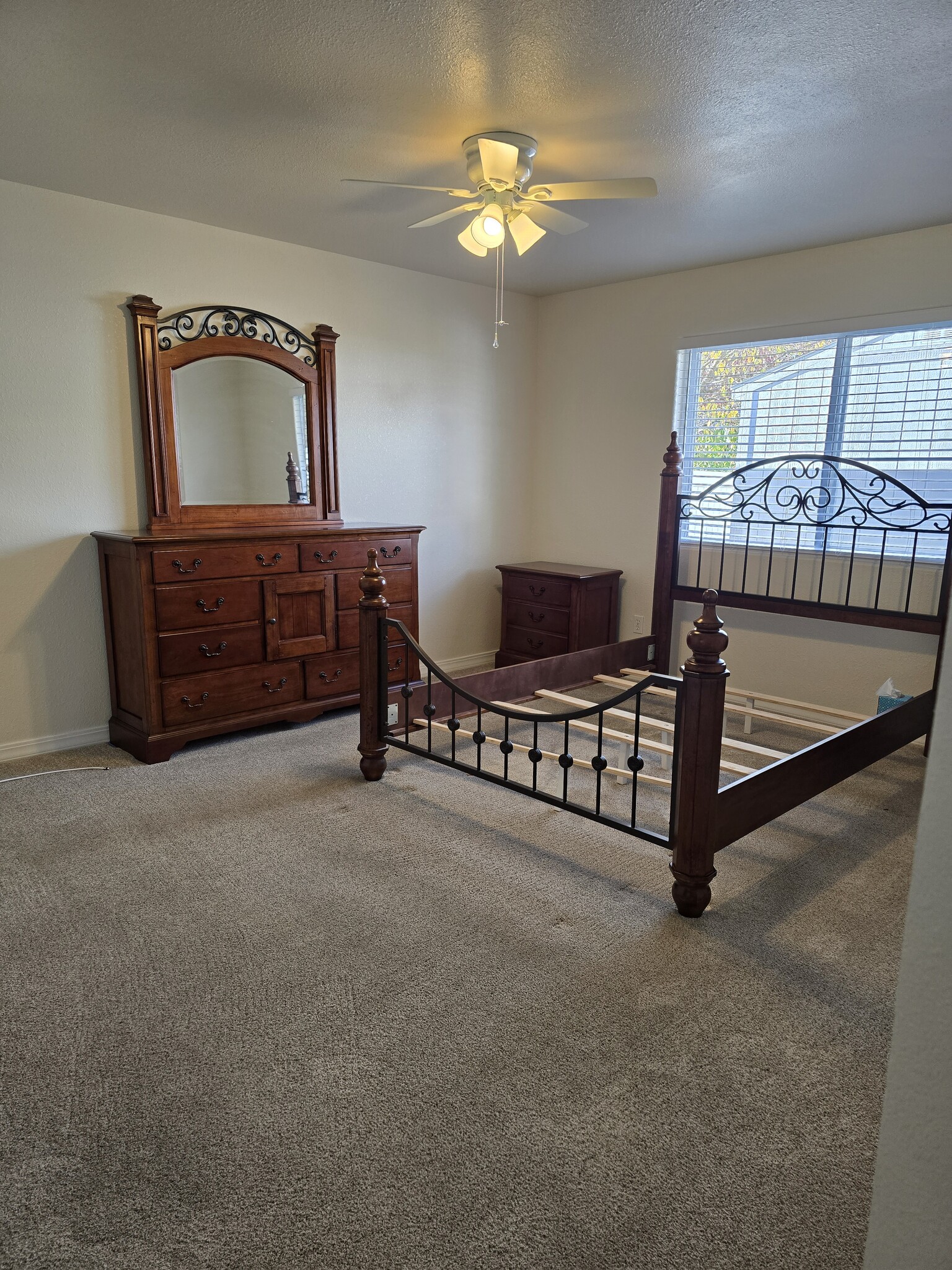 Primary bedroom - bedroom furniture may be included - 726 W Tyrolean Ct