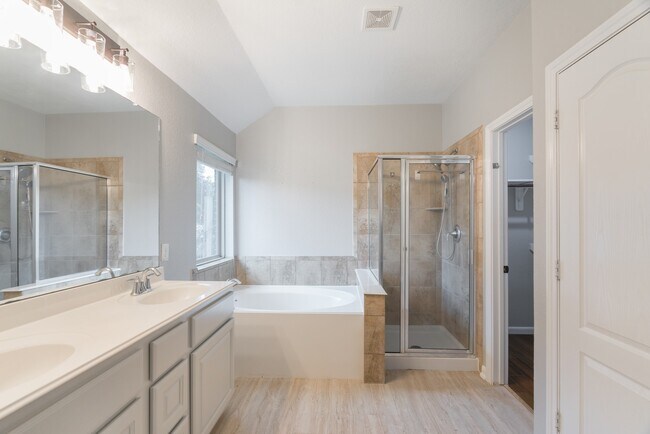 Building Photo - 24314 Hill Creek Falls
