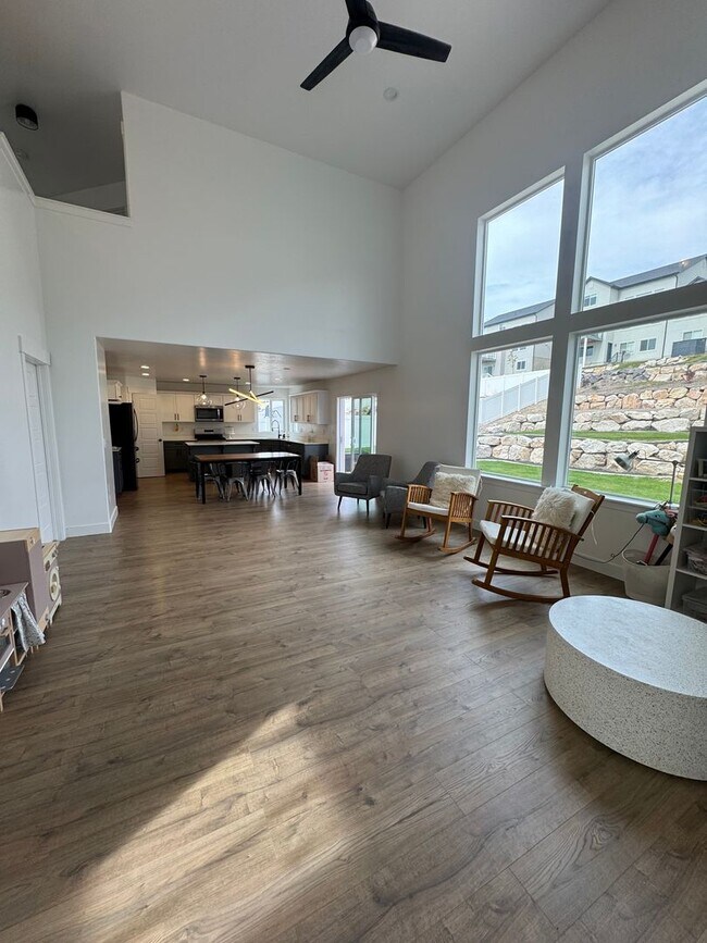 Building Photo - Beautiful Saratoga Springs home for rent!