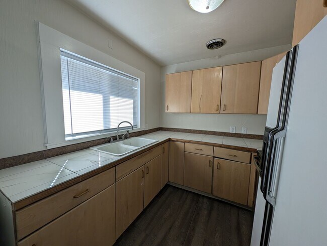 Building Photo - Well Maintained Duplex Unit in Bremerton, ...