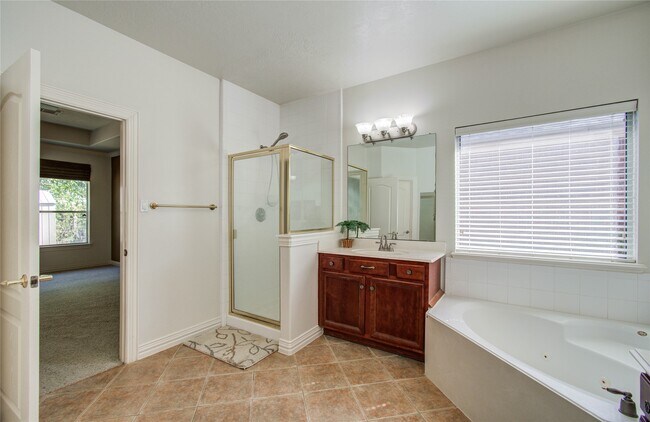Building Photo - 7814 Heron Lakes Dr