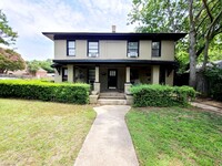 Building Photo - Remodeled 1 Bed, 1 Bath 4-Plex Craftsman A...