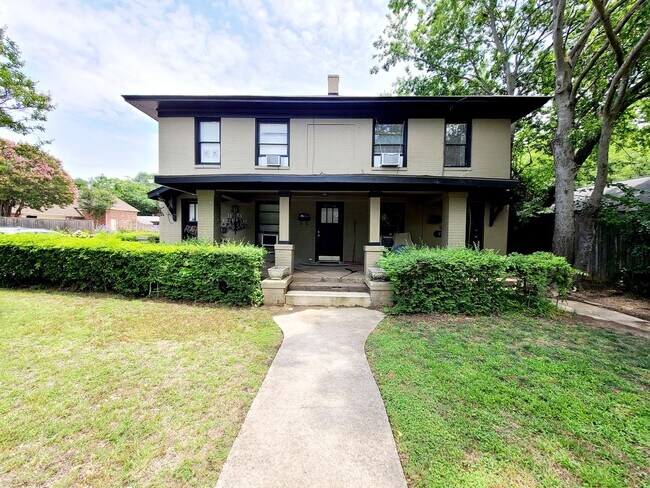 Building Photo - 1-Bedroom, 1-Bath Apartment in Junius Heights