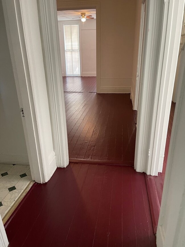 Building Photo - Spacious 4 bdrm/2 bath Home Located in Richmond's Fan District w/Balcony!!  Walking Distance to V...