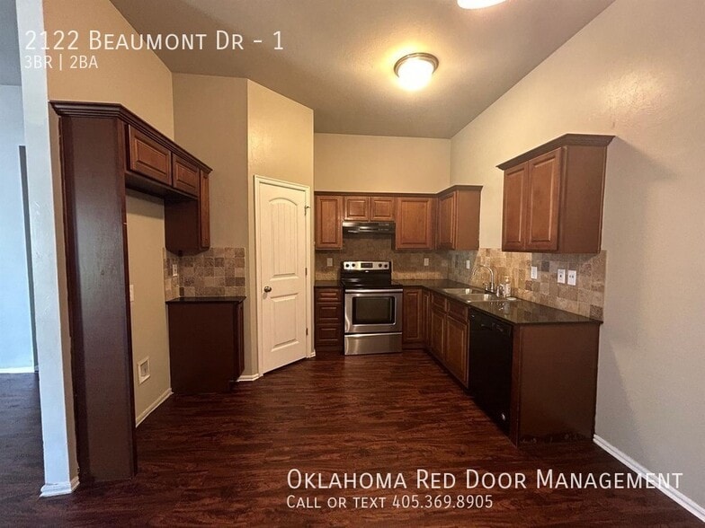 Building Photo - 2122 Beaumont Dr