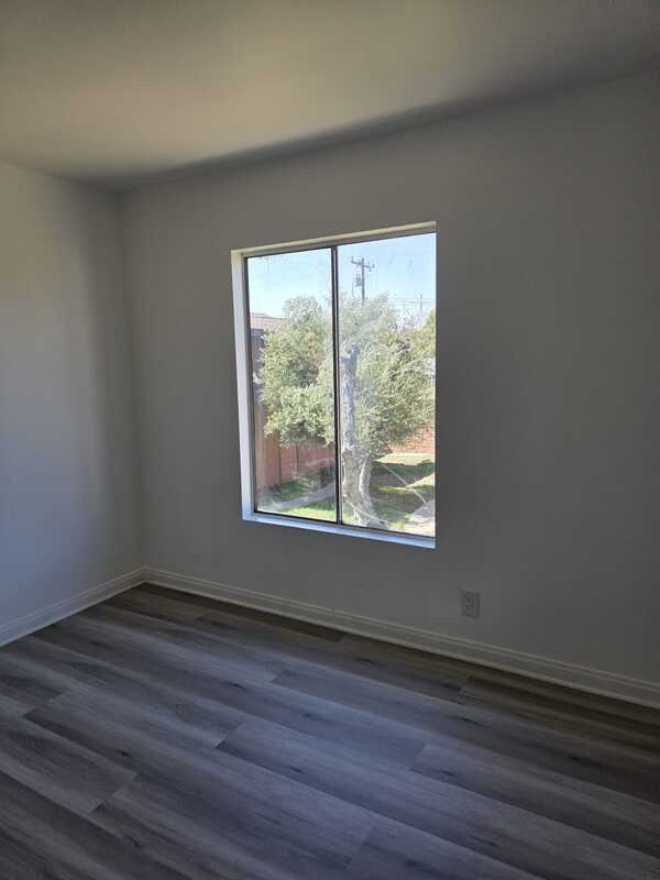 Building Photo - 1227 E Pasadena St