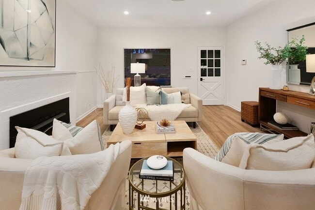 Building Photo - Charming 4BR 2BA Craftsman in Laurelhurst ...
