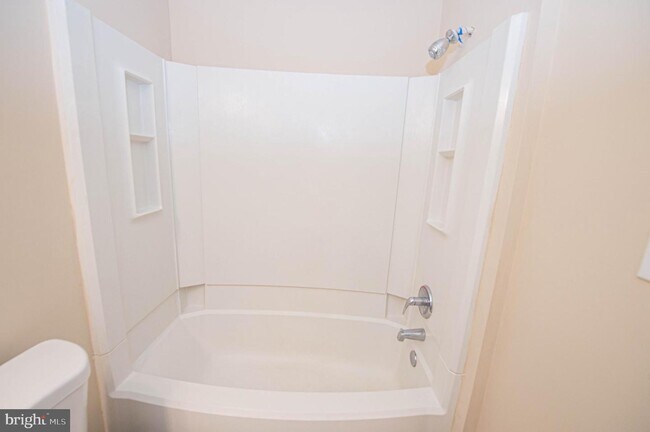 Building Photo - 810 College Ln