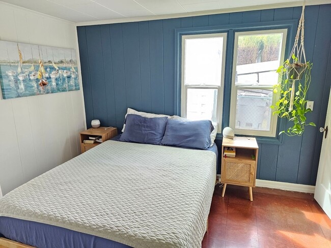 Building Photo - 906 G Ave