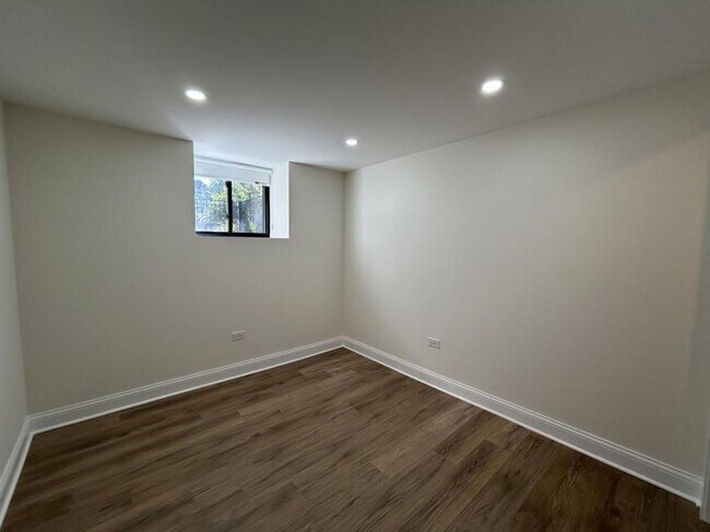 Building Photo - 4 bedroom in Chicago IL 60625