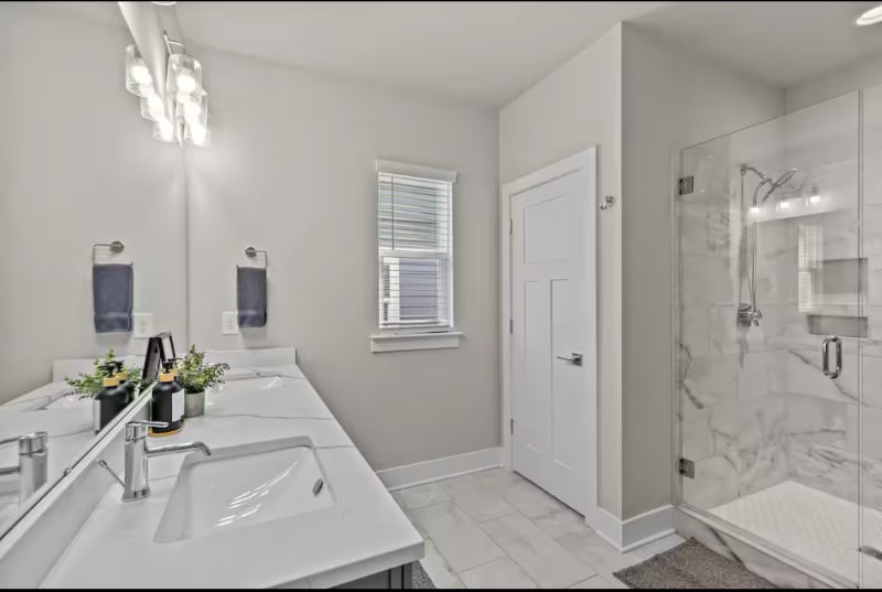 Building Photo - 2115 Isom St