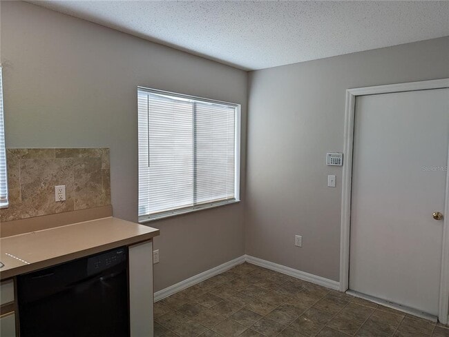 Building Photo - 3120 Summer House Dr