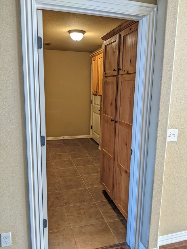 Building Photo - Stunning 4 Bed 2 Bath Home close to Elm Springs Walmart!