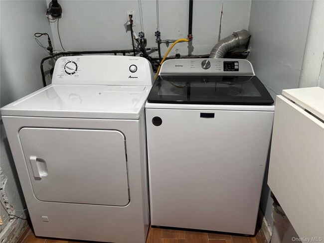 Building Photo - 570 Church Ave