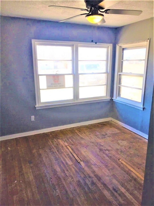 Building Photo - Handyman Special $0 First Month's Rent / “You fix, you SAVE BIG!!” Contact Mayshell for details: ...
