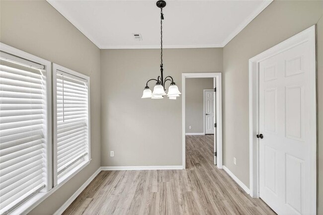 Building Photo - 130 Leaning Oaks Cir