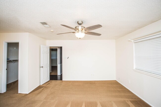 Building Photo - 1407 Elkhart Ave