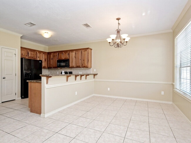 Building Photo - "Spacious 4-Bed, 4-Bath Townhouse Gem in College Station – Perfect for Comfortable Living!"
