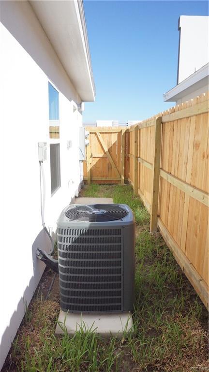 Building Photo - 30 W Kenwood St