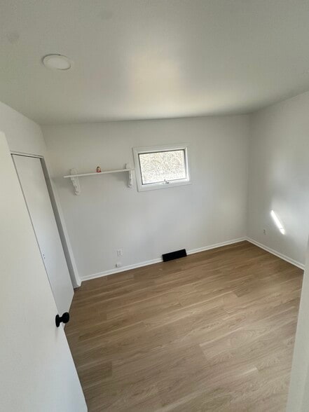 Bedroom 2 - 182 Jenkins Ave