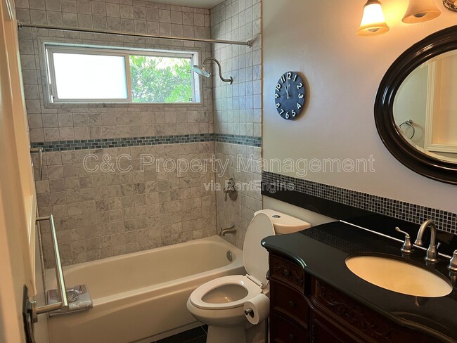 Building Photo - 5312 Ridgeview Cir