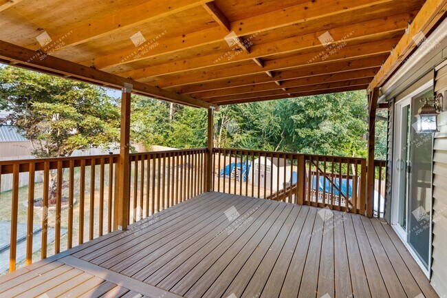 Building Photo - 4BR + Finished Heated Garage | Fenced 1/4 Acre | Mins to JBLM
