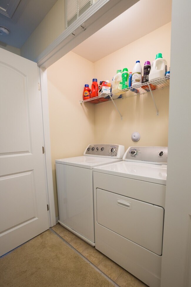 Building Photo - 3 bedroom townhome just minutes from Duke!! Located in the popular Thompson Ridge Community!