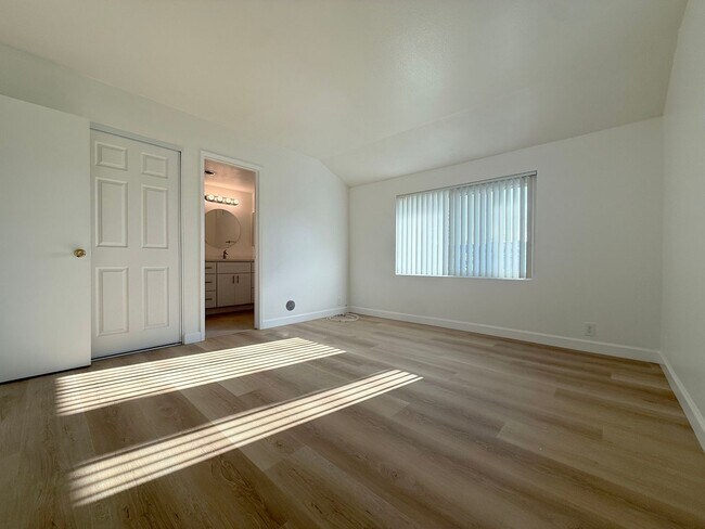 Building Photo - 4 Bed +2 Bath + 2 Car Garage - South HB