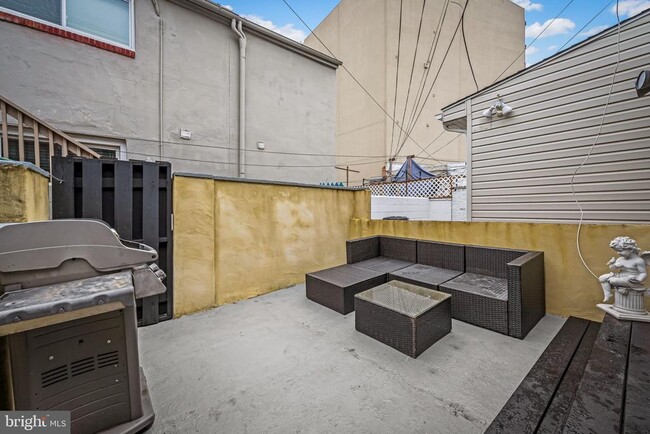 Building Photo - 307 S Exeter St