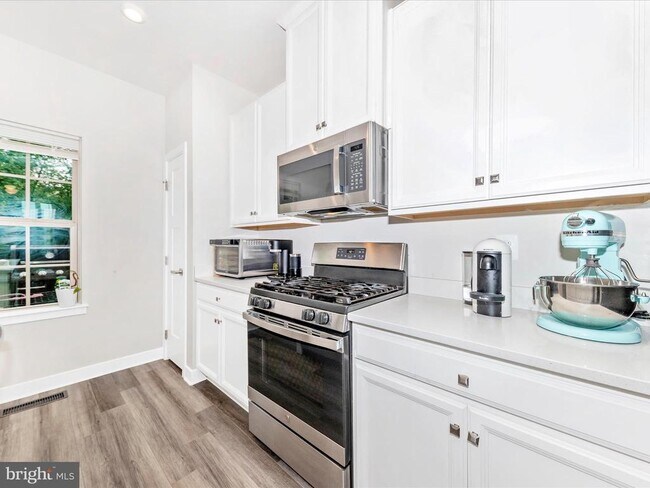 Building Photo - 7129 Bodkin Wy