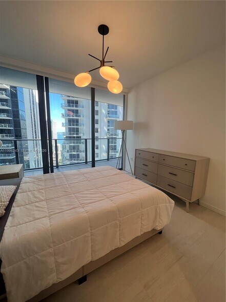 Building Photo - 1000 Brickell Plz